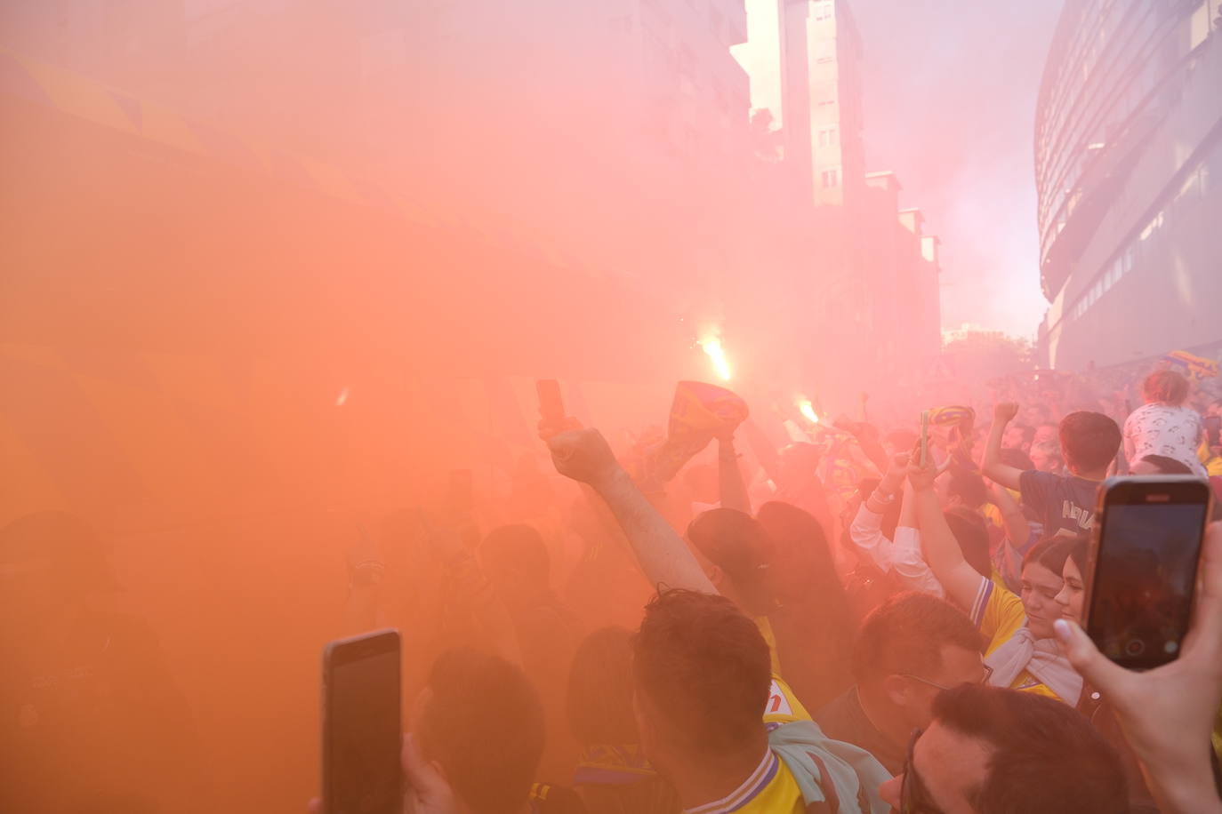 Galería de imágenes del espectacular recibimiento al Cádiz antes del partido contra el Barcelona