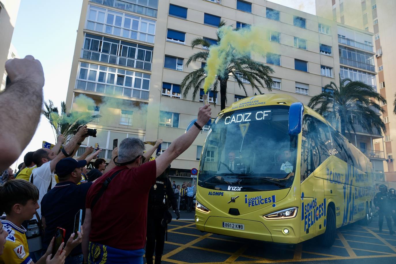 Galería de imágenes del espectacular recibimiento al Cádiz antes del partido contra el Barcelona
