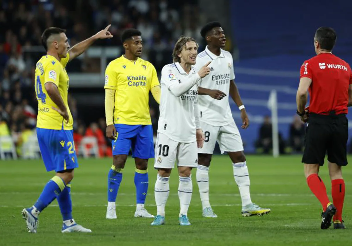Imagen del último encuentro que el Cádiz disputó en el Bernabéu.