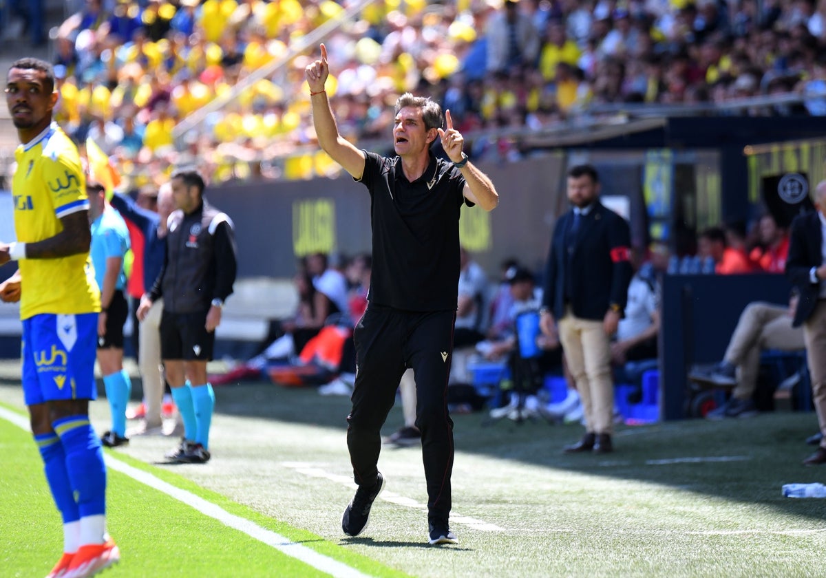 Pellegrino estuvo algo más activo en el banquillo el pasado domingo.