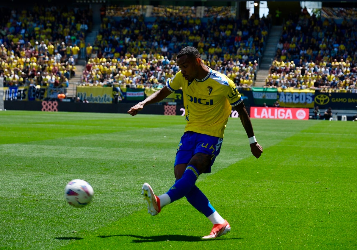 Lucas Pires, lateral izquierdo del Cádiz CF.