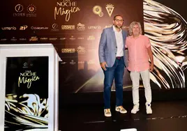 Yamil Bukele junto a Mágico González durante la presentaicón de 'Una Noche Mágica'.