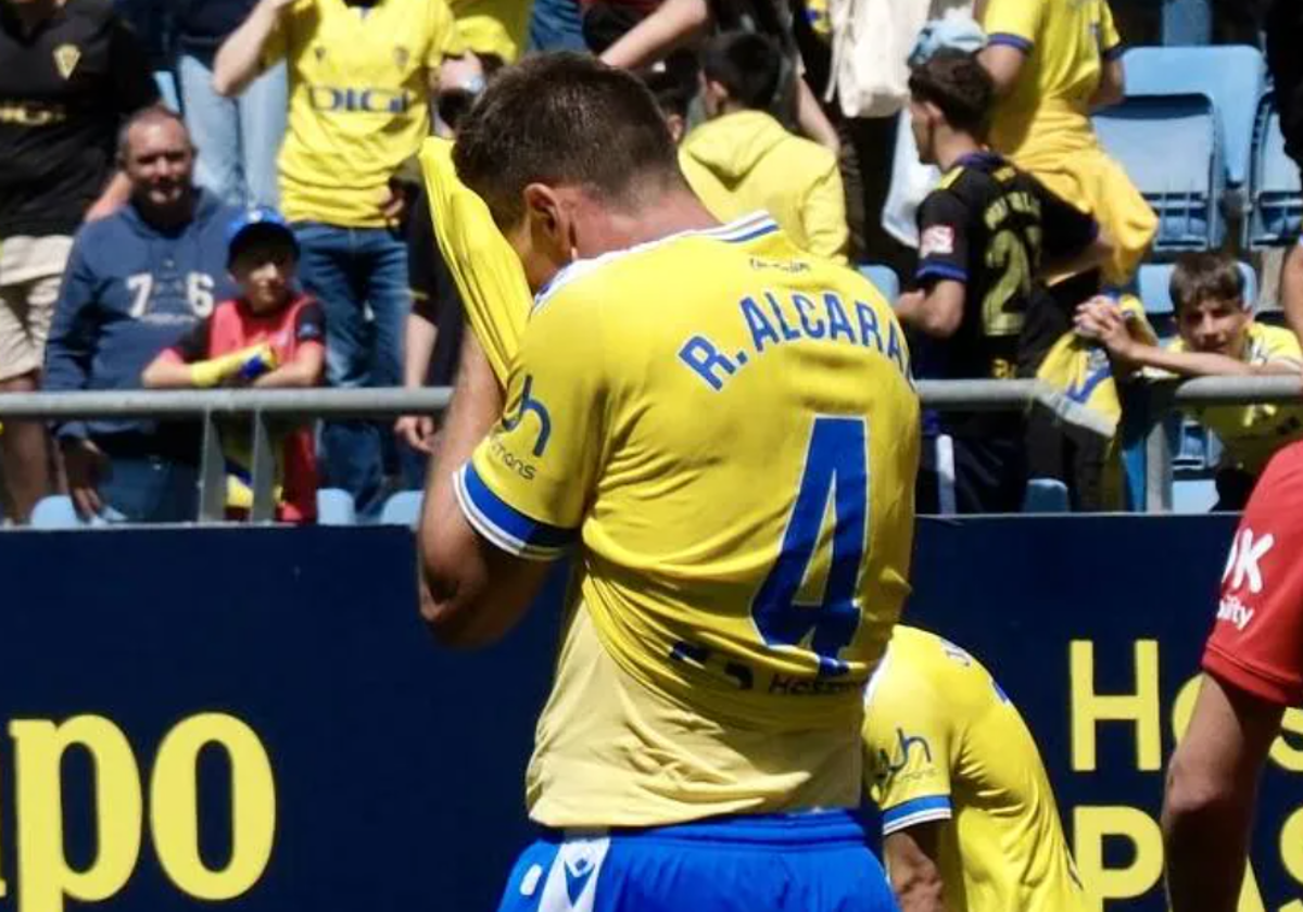 Rubén Alcaraz se lamenta en el duelo ante el Mallorca