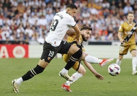 El Rayo da señales de estar vivo en Mestalla