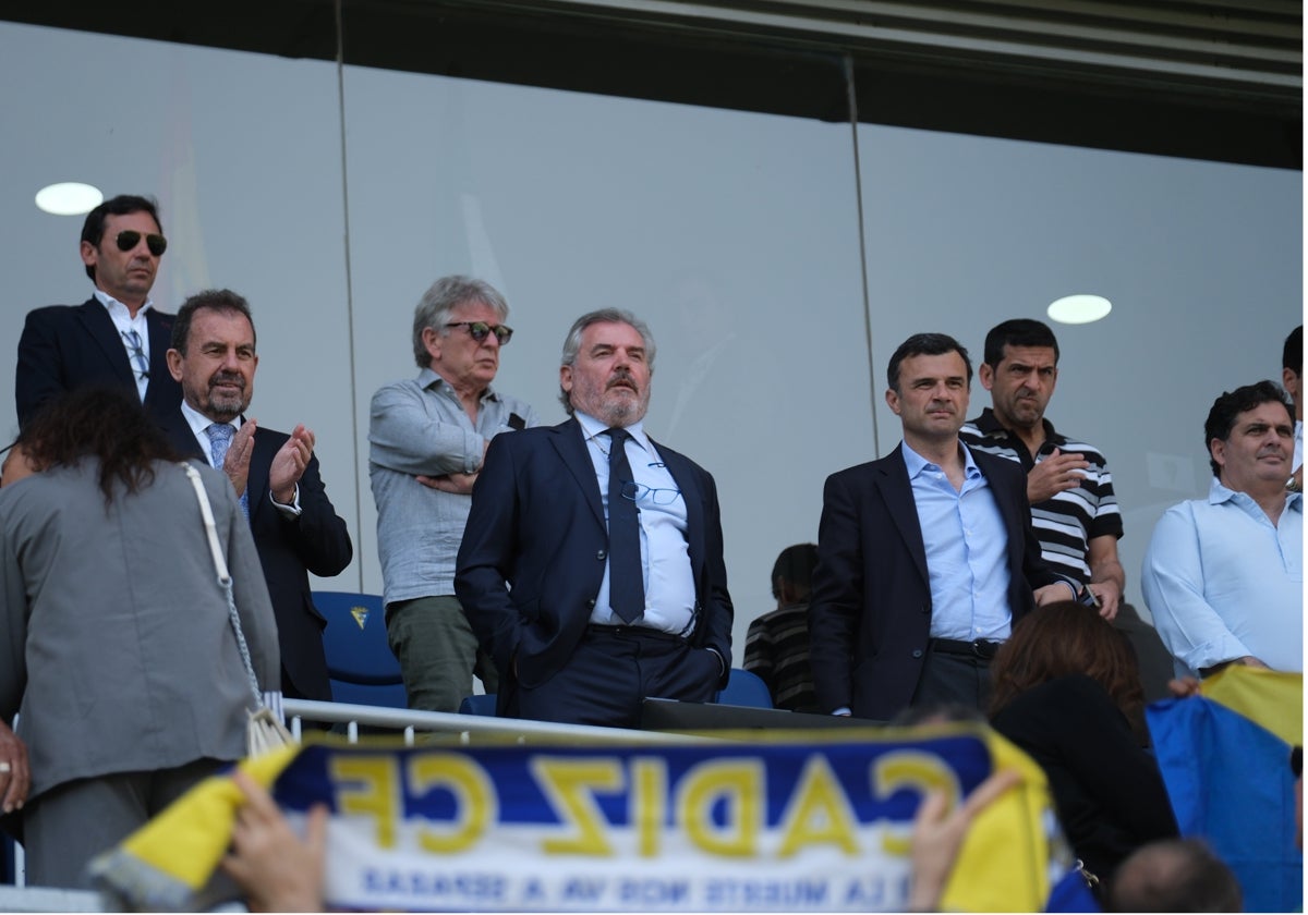 Los presidentes del Getafe y del Cádiz presidieron el encuentro junto al alcalde de Cádiz, Bruno García.