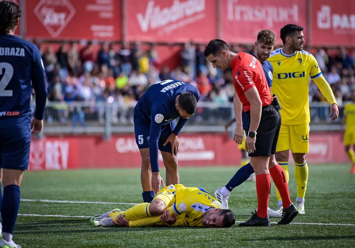 Ortiz Arias durante el Badalona Futur - Cádiz de la Copa del Rey.