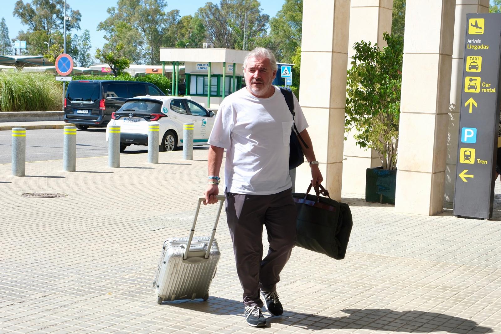 Fotos: Salida de la expedición del Cádiz CF rumbo a El Salvador