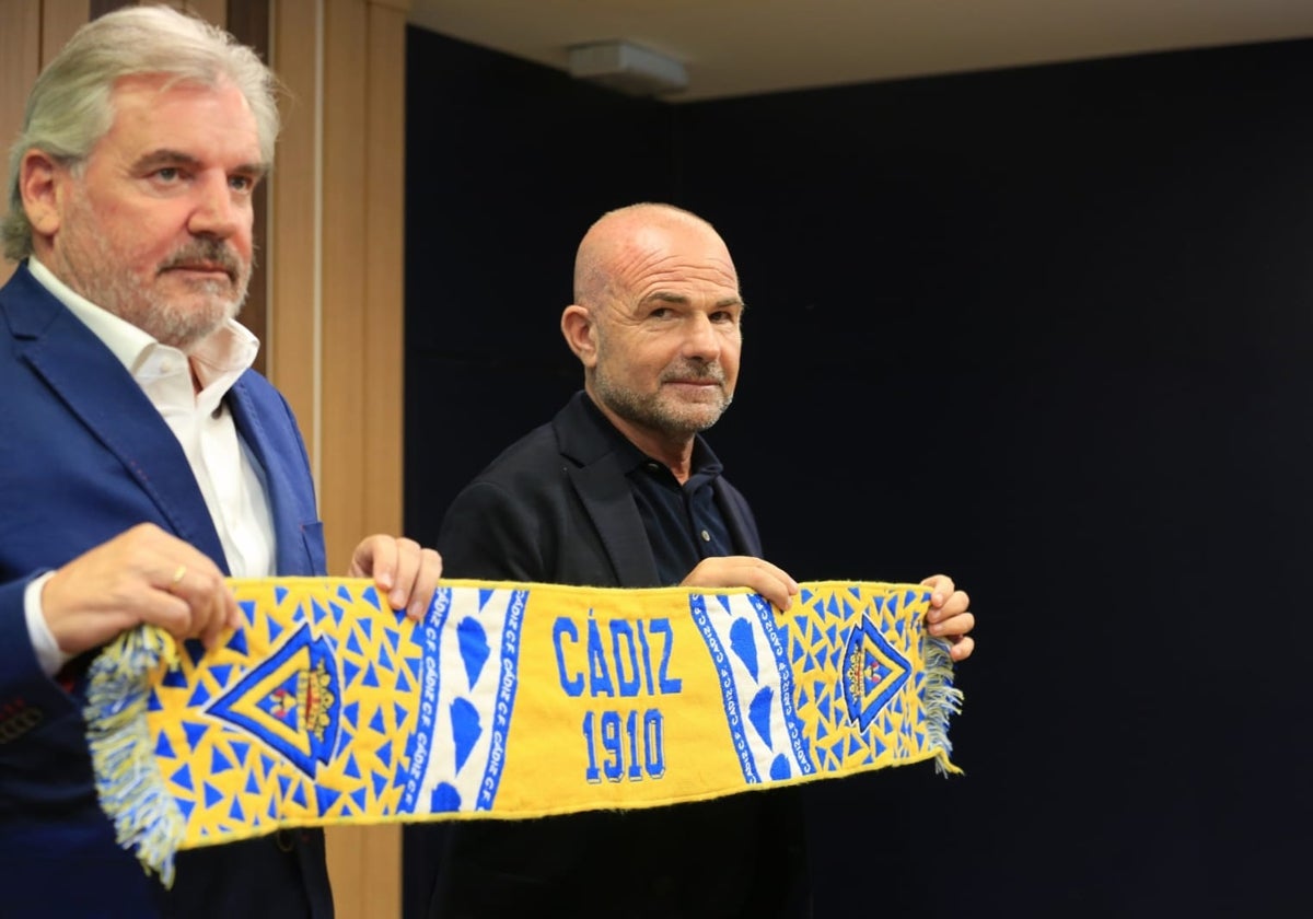 Manuel Vizcáino y Paco López en su presentación