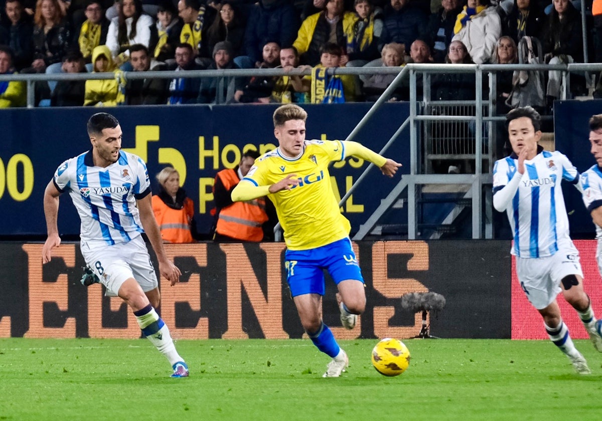 Robert Navarro durante el Cádiz - Real Sociedad en el Estadio Carranza.