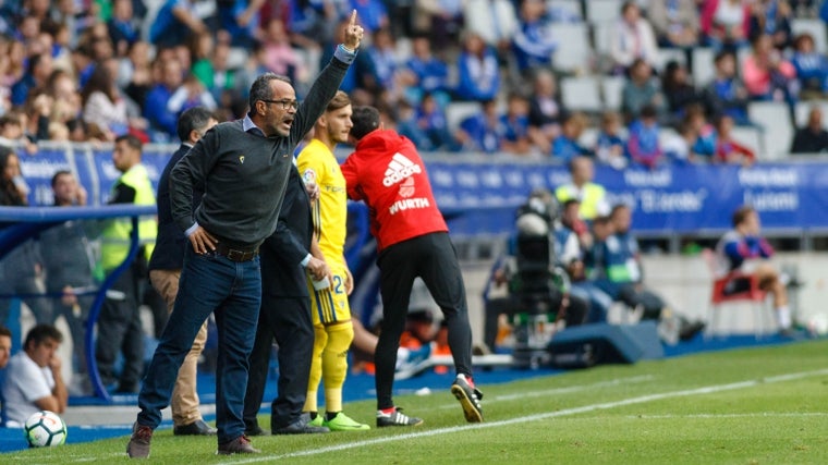 Álvaro Cervera, cuando era el entrenador del Cádiz CF.