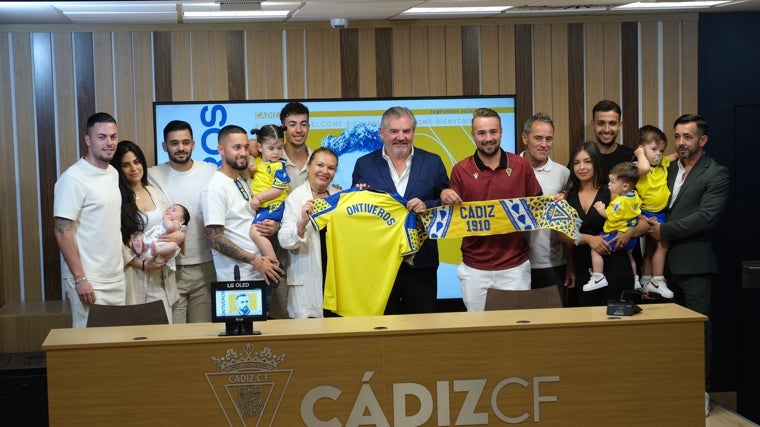 La familia de Javi Ontiveros en su presentación