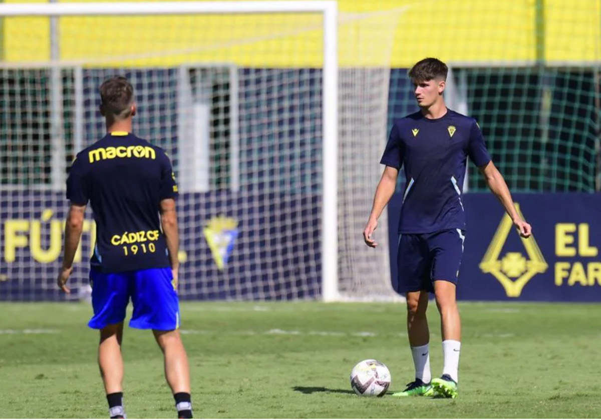 Carlos García, en un entrenamiento con el Cádiz CF