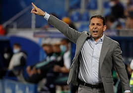 Javier Calleja completa los banquillos de Segunda