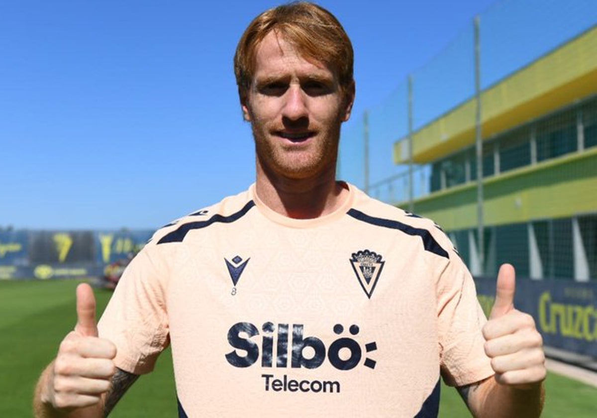 La nueva camiseta de entrenamiento del Cádiz CF.