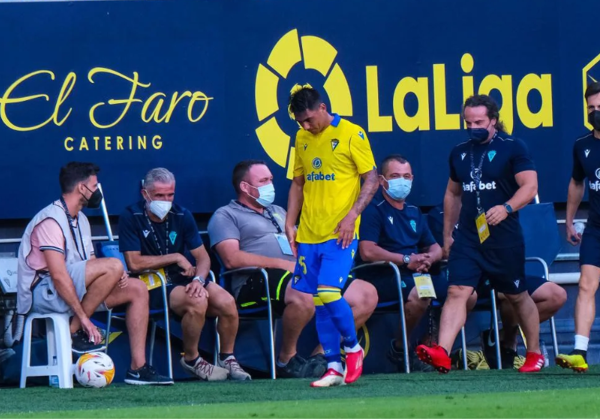 Juanjo Lorenzo y la «realidad» de Arzamendia en el Cádiz CF: «Tiene contrato en vigor»