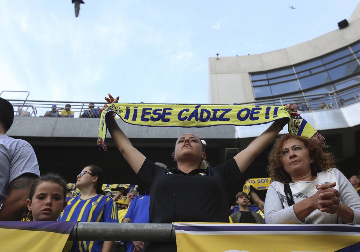 La afición del Cádiz CF arropará a su equipo en Segunda.