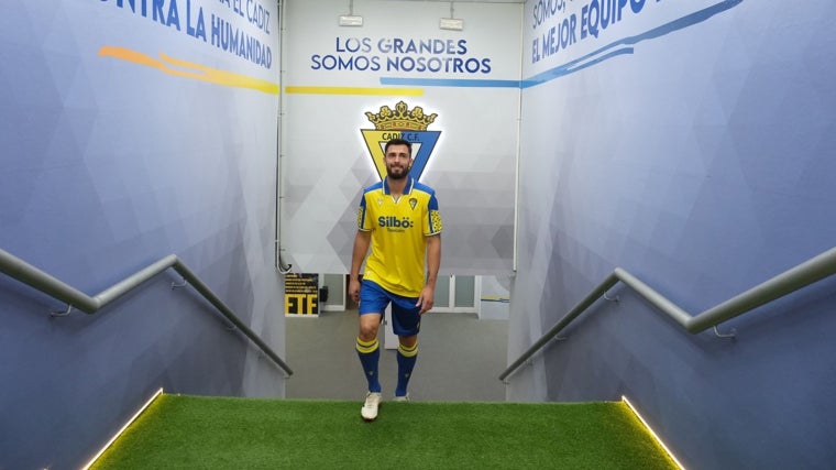 Glauder, nuevo defensa central del Cádiz CF.