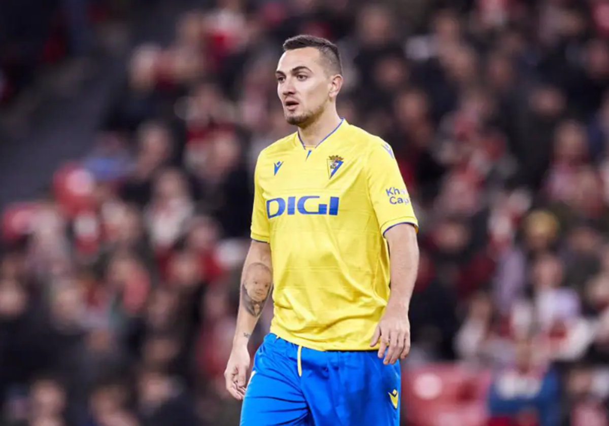 Gonzalo Escalante, durante un partido con la camiseta del Cádiz CF