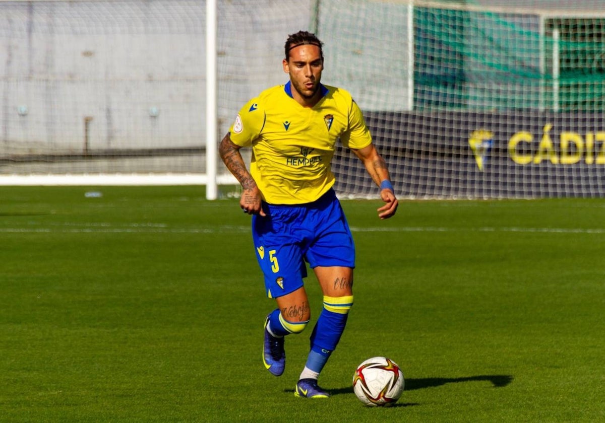 Dragisa Gudelj en un partido con el Cádiz CF