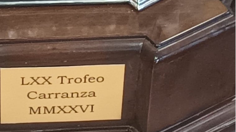 Placa equivocada del Trofeo