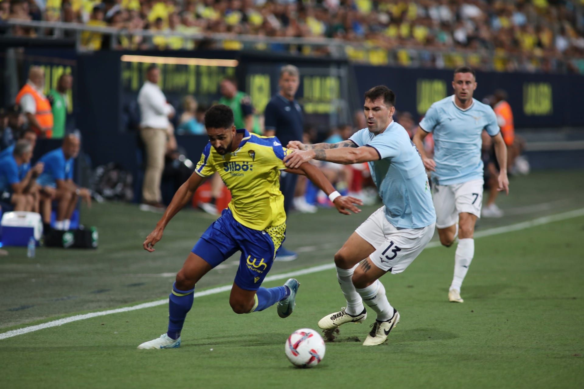 Fotos: la Lazio gana el Trofeo Carranza ante un Cádiz batallador