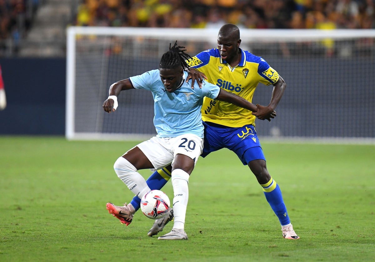 Moussa Diakité, durante el Cádiz - Lazio