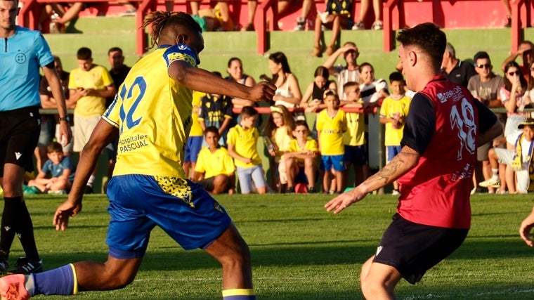 Kouamé en el amistoso que el Cádiz CF disputó esta pretemporada ante el Barbate.