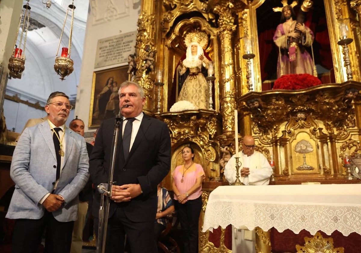 El Cádiz CF visitará hoy a la Patrona y al Nazareno.