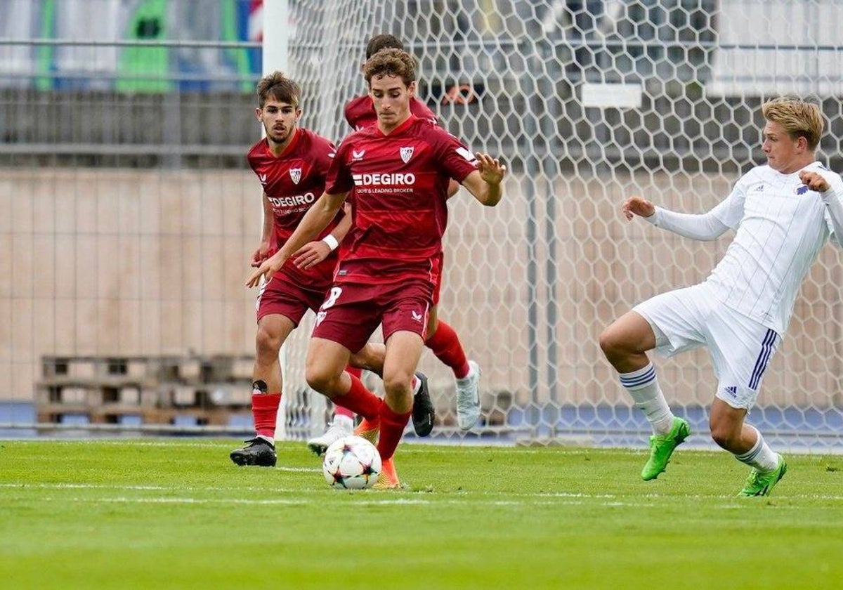 Manu Bueno jugando la UEFA Youth League