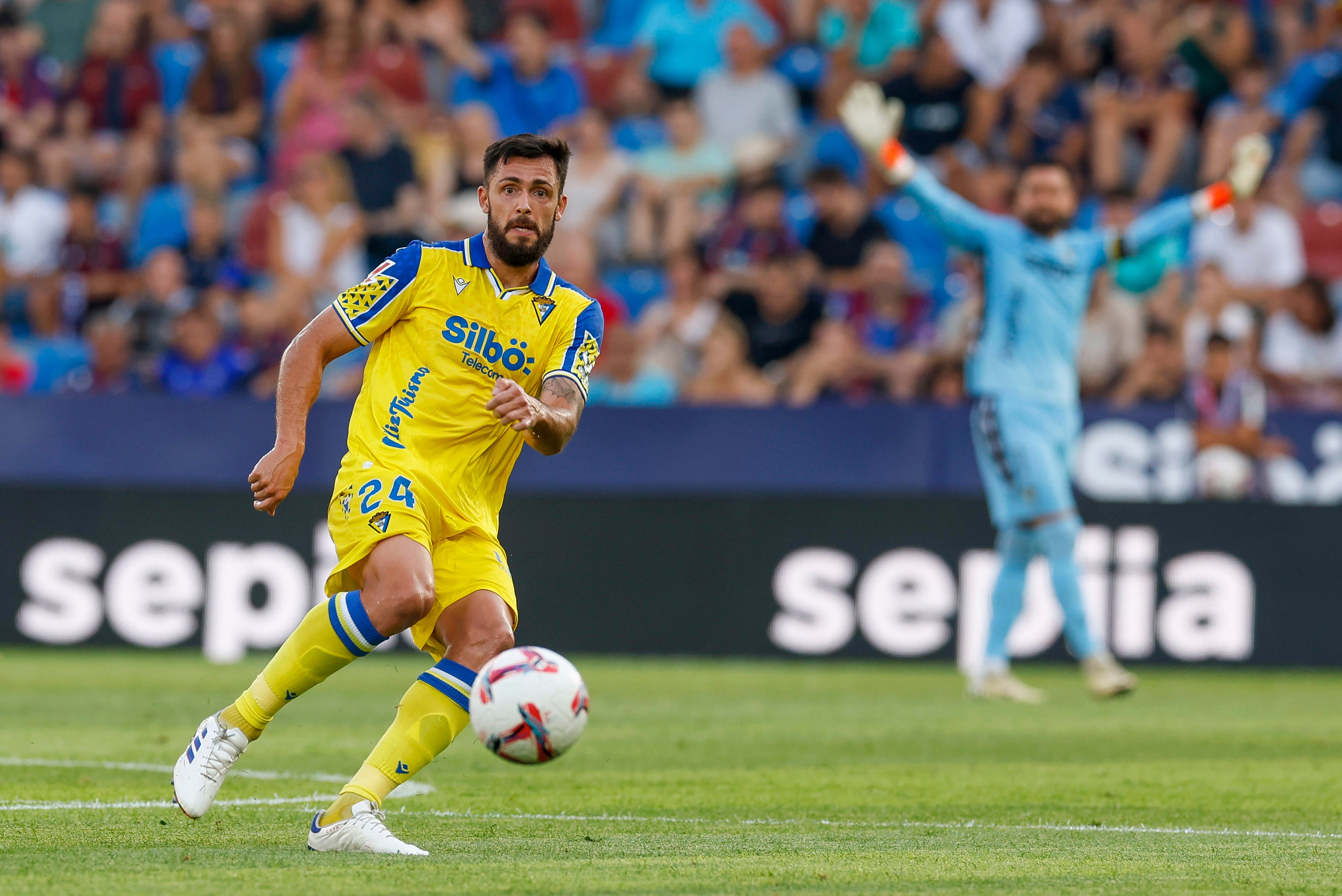 Fotos: Las mejores imágenes del empate entre el Levante y el Cádiz