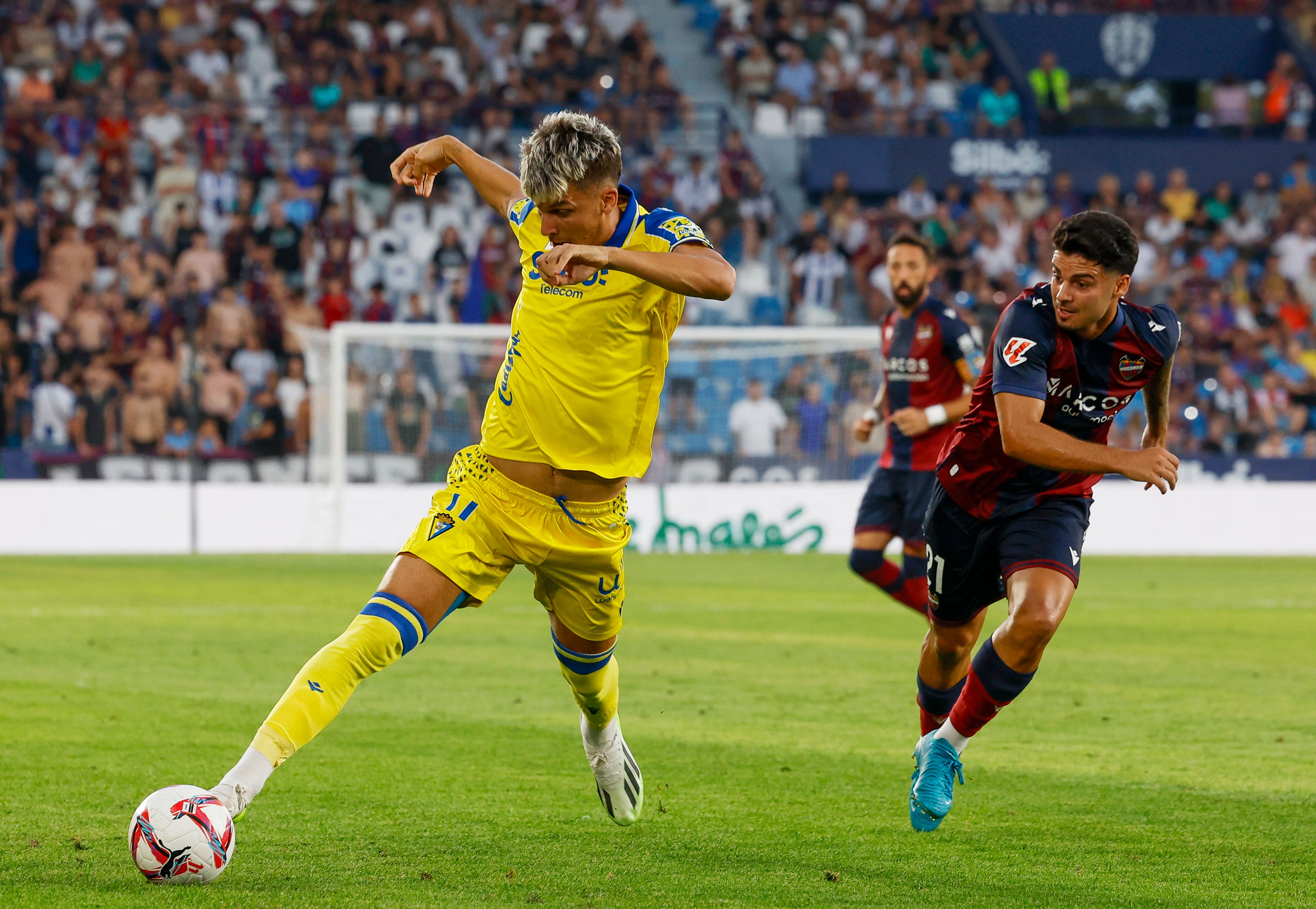 Fotos: Las mejores imágenes del empate entre el Levante y el Cádiz