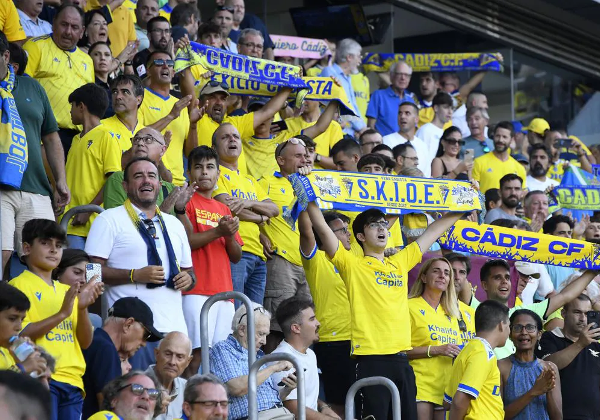 Afición del Cádiz en Carranza