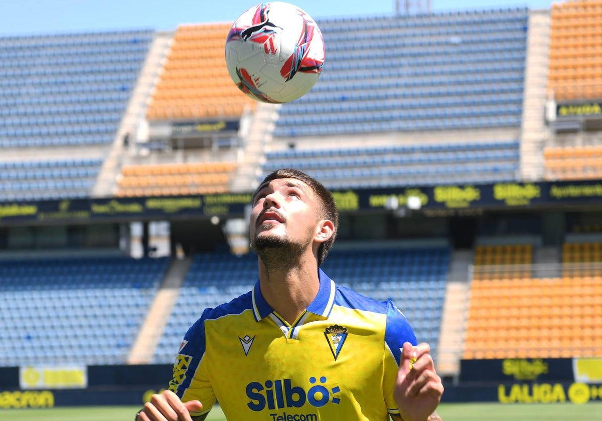 Kovacevik, presentado con el Cádiz CF