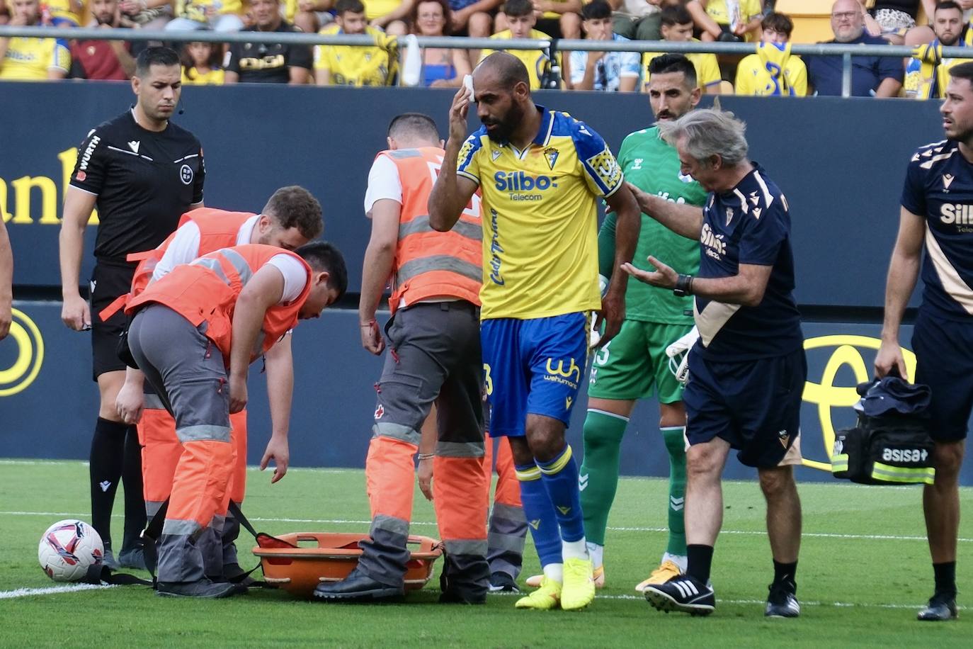 Fotos: El Cádiz roza la remontada ante el Tenerife con el empuje de la afición