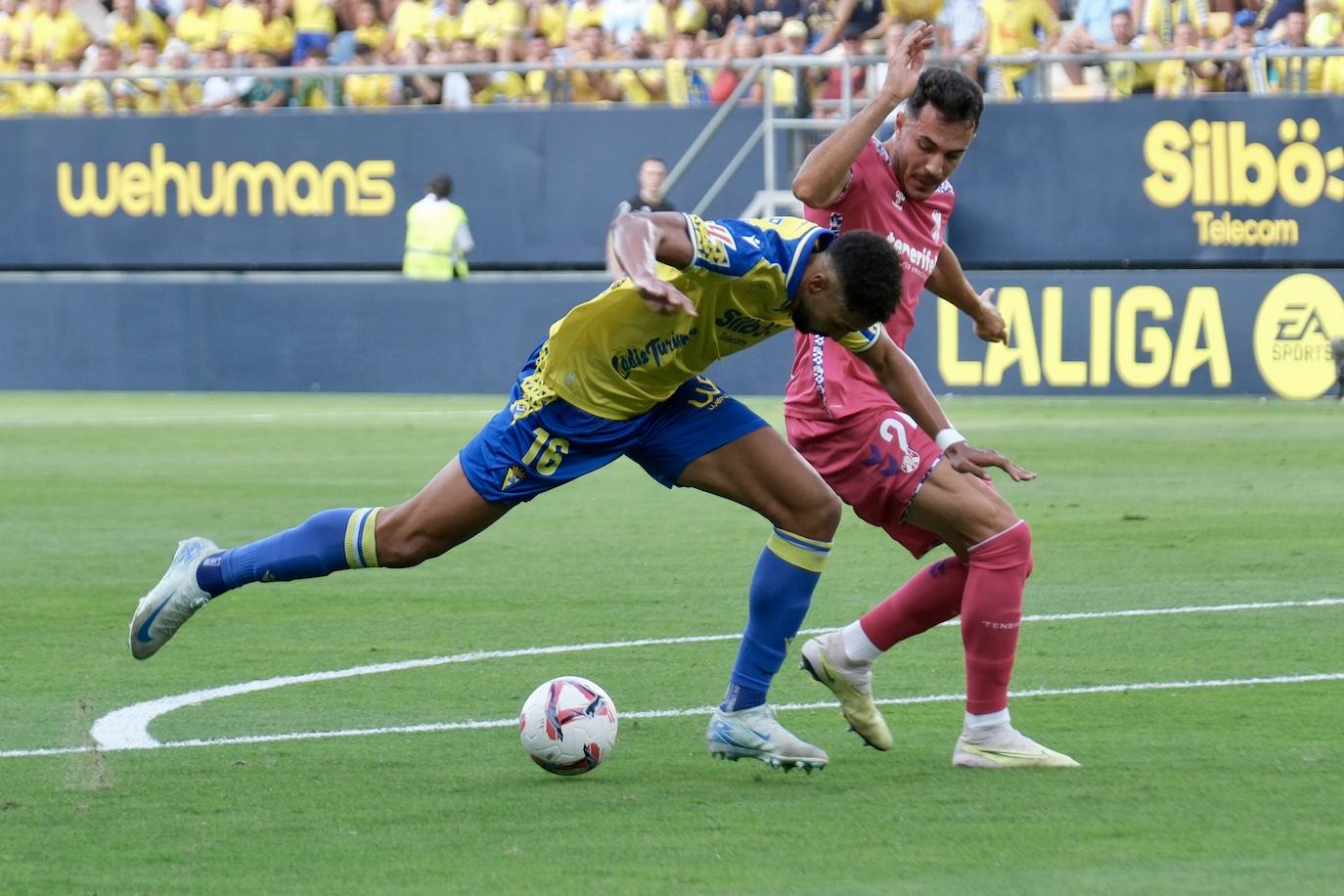 Fotos: El Cádiz roza la remontada ante el Tenerife con el empuje de la afición