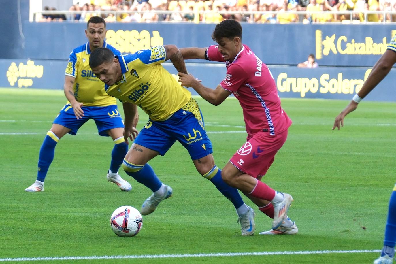 Fotos: El Cádiz roza la remontada ante el Tenerife con el empuje de la afición