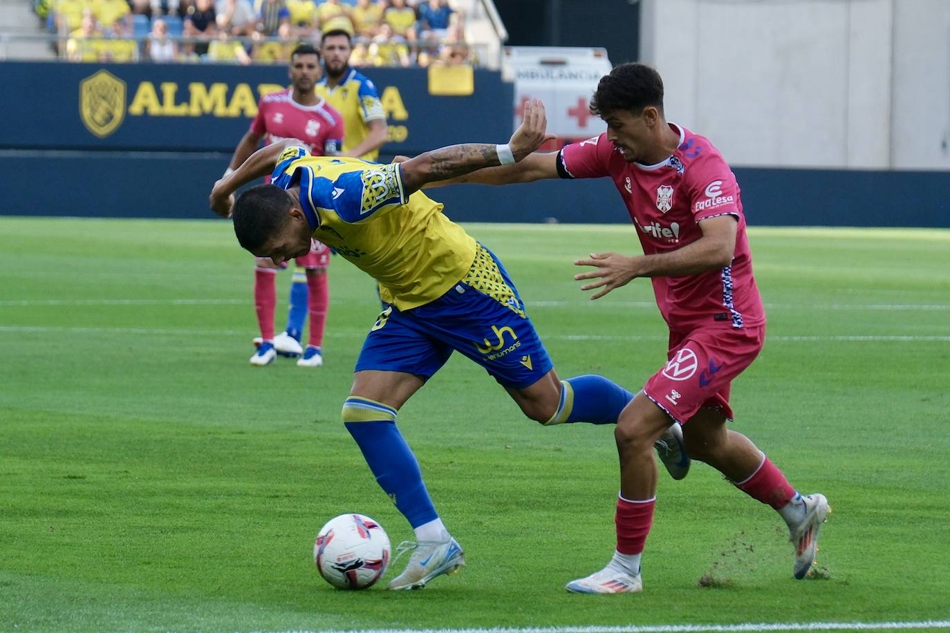 Fotos: El Cádiz roza la remontada ante el Tenerife con el empuje de la afición