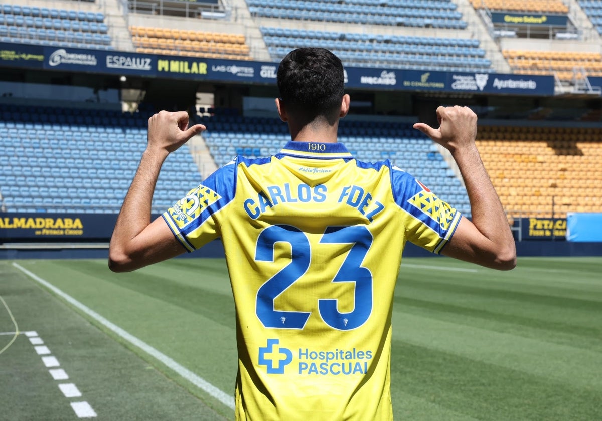 El ex del Sevilla Atlético fue presentado en Carranza.