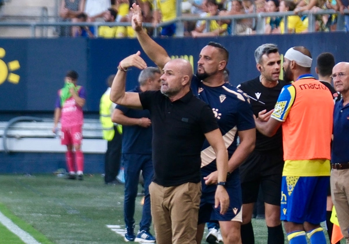 Paco López cambia el once titular del Cádiz CF.