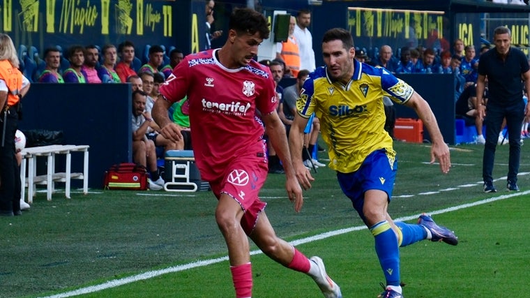 El Tenerife sacó un punto en Cádiz.