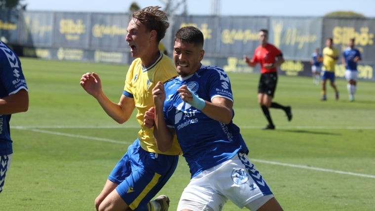 El Xerez DFC ganó en El Rosal (0-2).