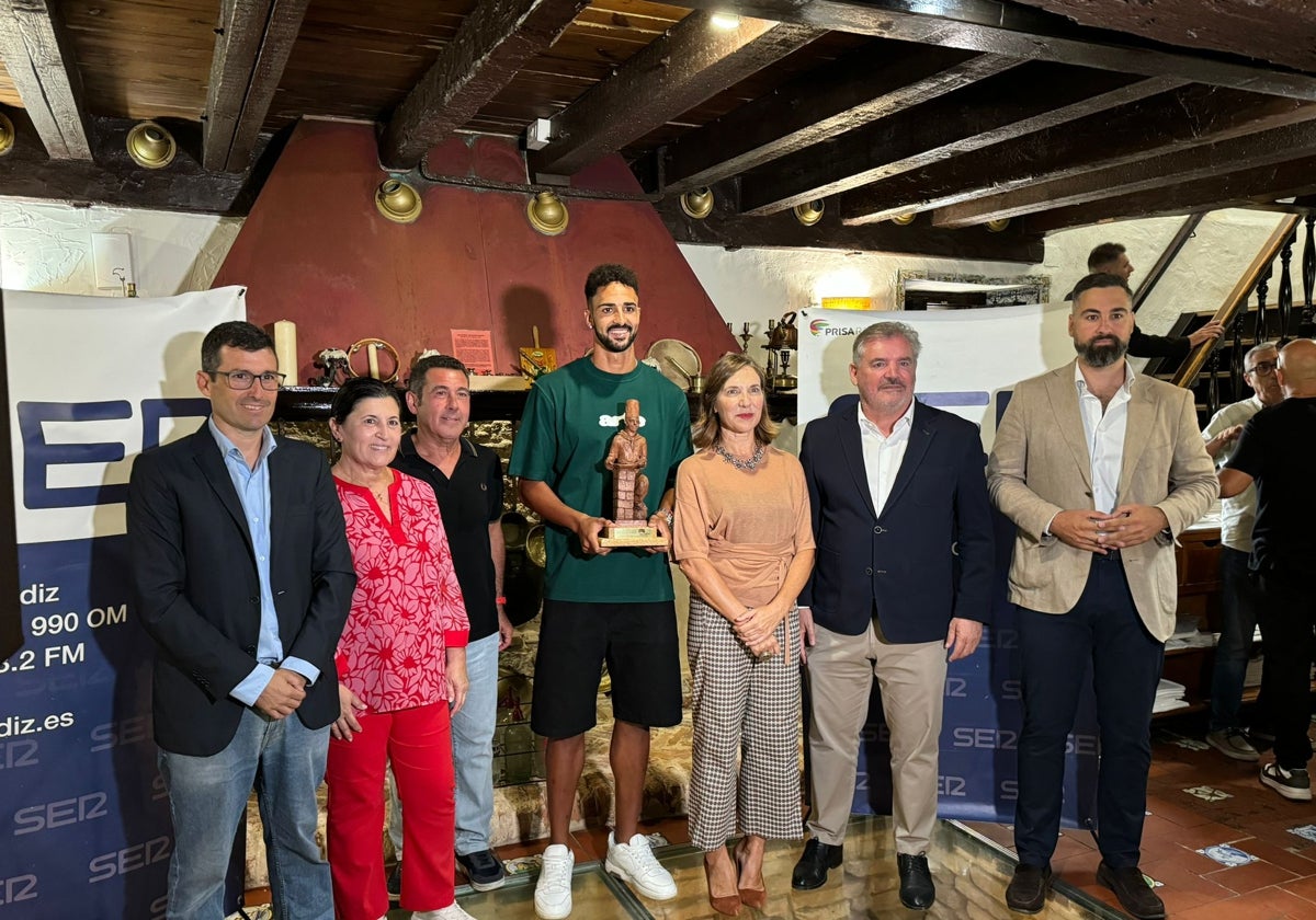 Chris Ramos recogió el pasado jueves el premio al jugador más regular para los oyentes de Radio Cádiz.