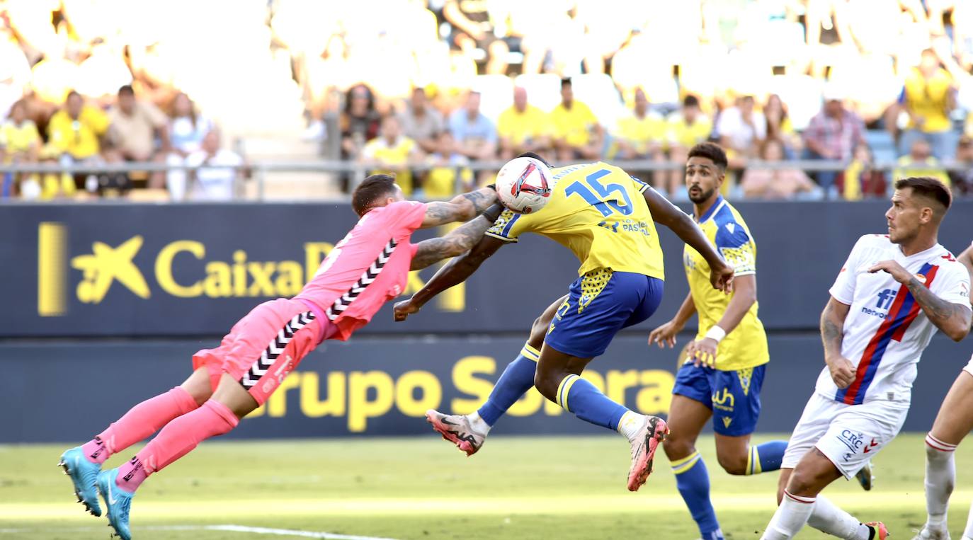 El Cádiz CF - Eldense, en imágenes