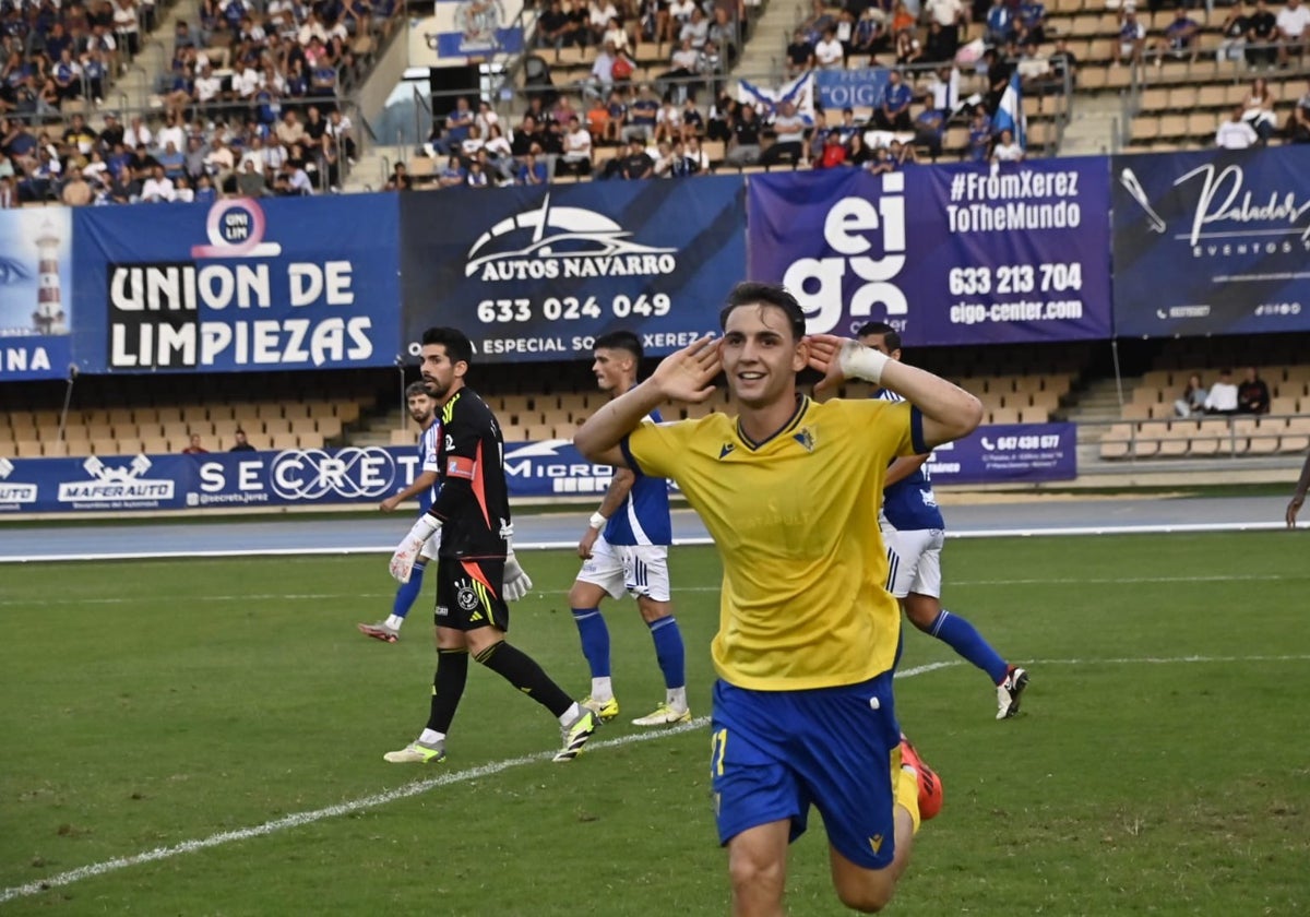 Marcos Denia celebra el tanto del Mirandilla