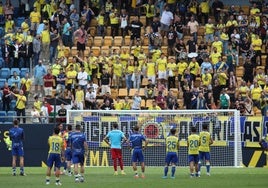 Alma Cadista apoya la protesta de Brigadas Amarillas en la previa del Cádiz - Oviedo