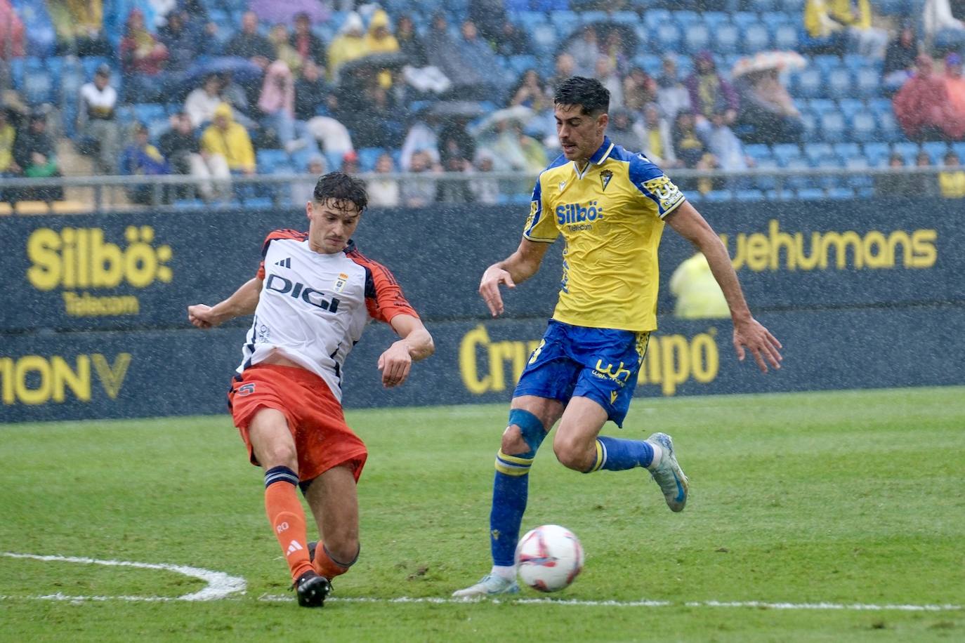 Fotos: el Cádiz da a su afición la primera alegría en casa en la jornada 12