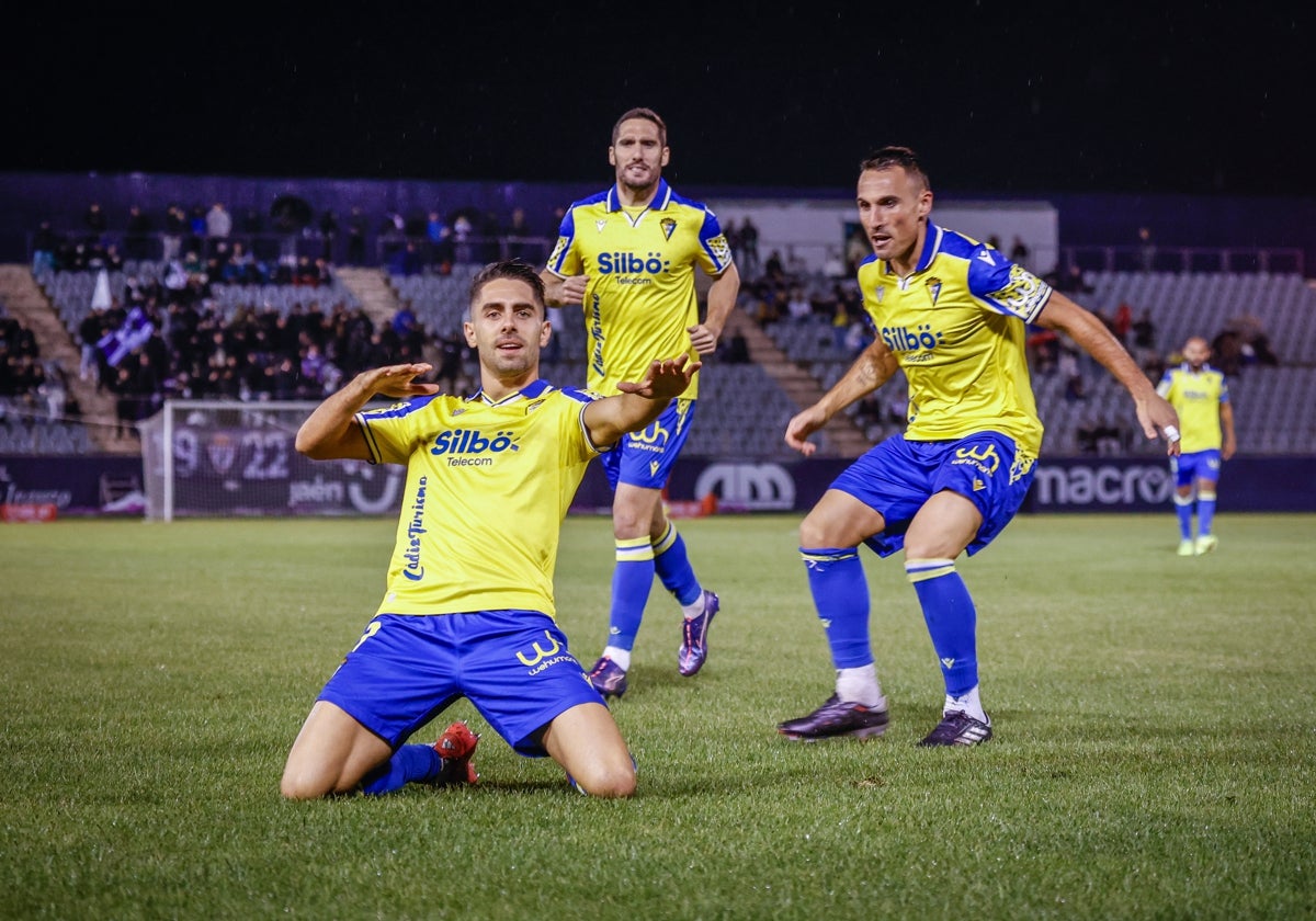 Sobrino celebra su gol en Jaén