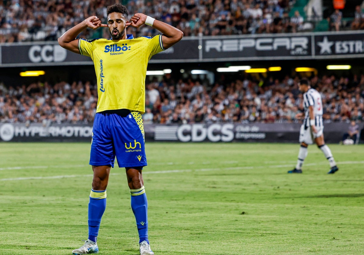 Chris Ramos vuelve al once titular del Cádiz CF.