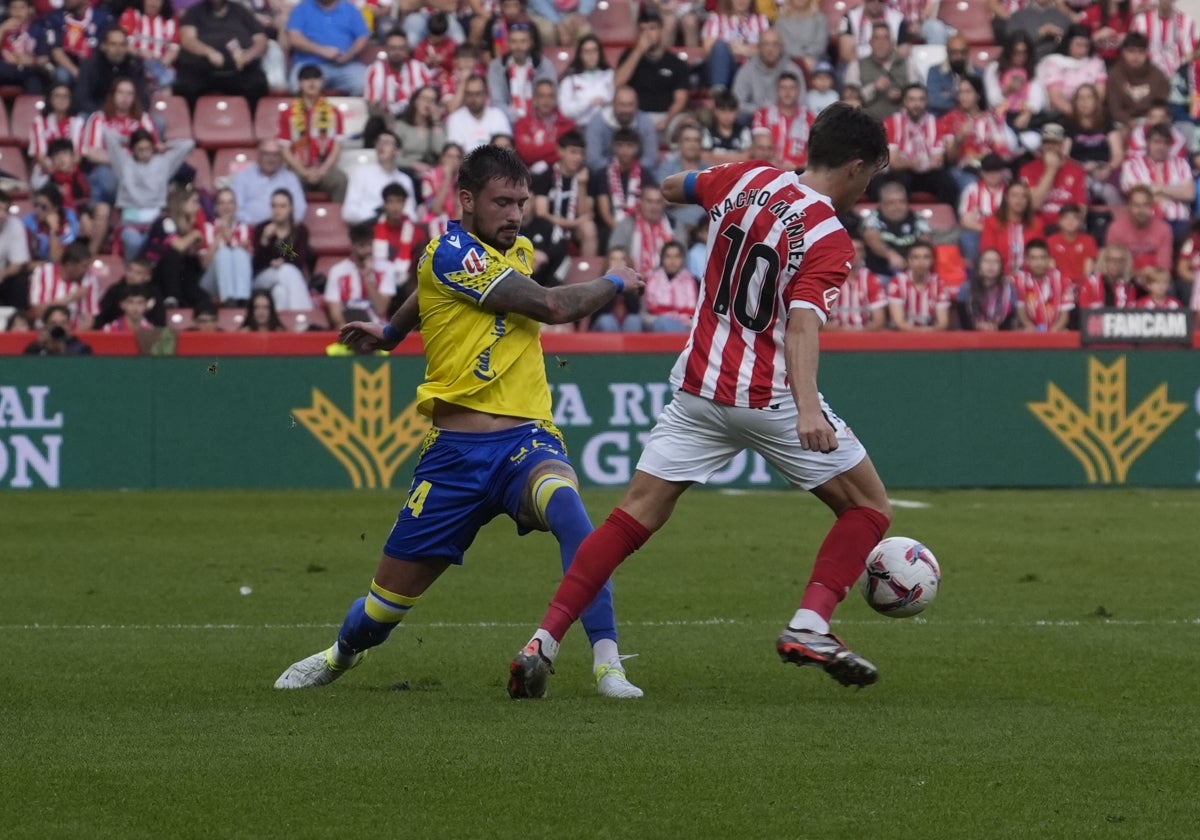 El Sporting puso en apuros al Cádiz CF en El Molinón.