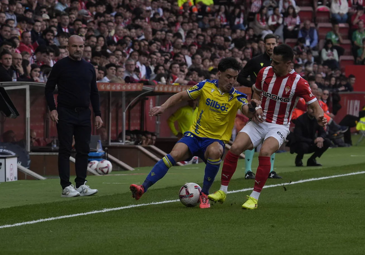 Paco López durante el partido